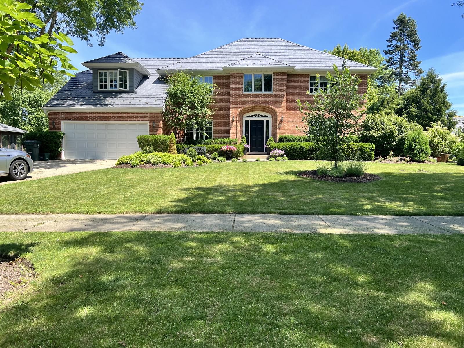 Beautifully maintained front yard of a Lake Forest home